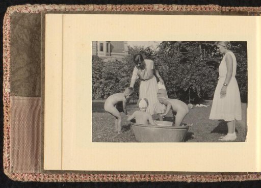 Isabel Wachenheimer in a tub with unknown children, and the nurse and an unknown woman beside her, July–August 1933, Hamburg