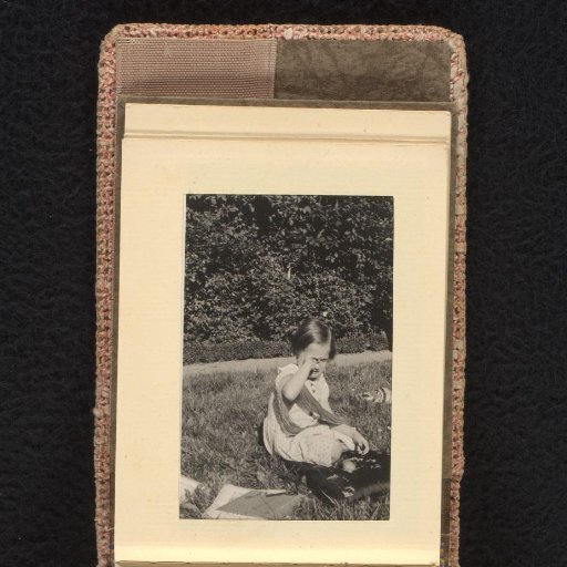 Isabel Wachenheimer in the garden, July–August 1933, Hamburg