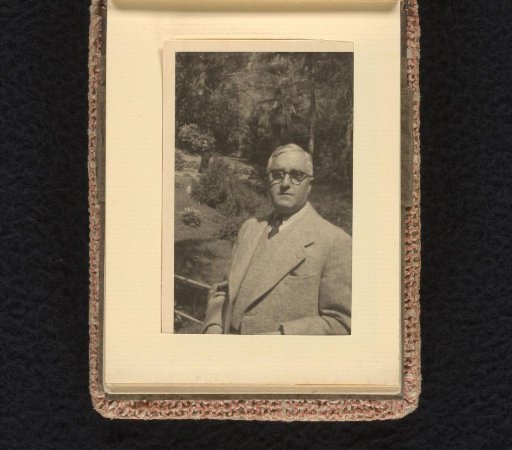 Eugen Wachenheimer in the garden, July–August 1933, Hamburg