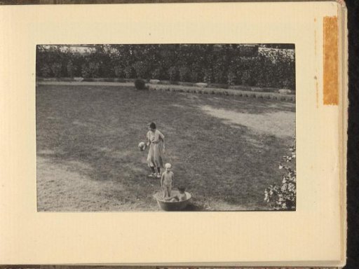 Isabel Wachenheimer in a tub with an unknown boy and the nurse, July–August 1933, Hamburg
