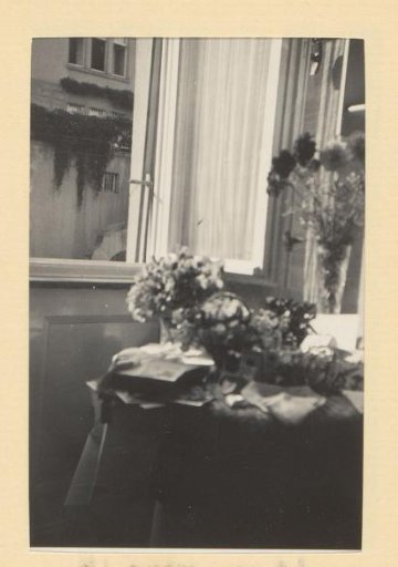 Flower arrangement on the birthday of the Wachenheimer family's nurse, July 2, 1933, Stuttgart