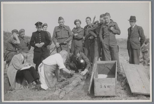 Exhumation of the executed at the Waalsdorpervlakte and identification of the dead, June 1945