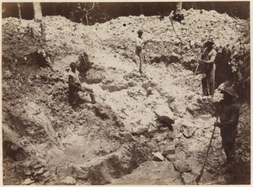 Exposing of quartz reefs