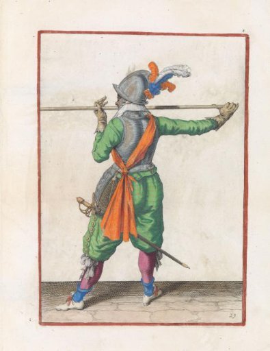 Soldier, seen from the back, carrying his pike horizontally at nose height with both hands, his right hand at the butt of the weapon, his face turned to the left