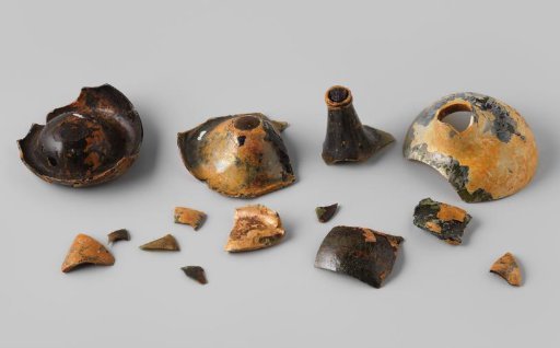 Fragments of Wine Bottles from the Wreck of the East Indiaman 't Vliegend Hart