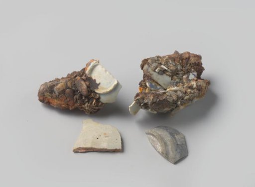 Concretion fragments with inclusions of natural stone and porcelain and porcelain shards from the wreck of the East Indiaman Hollandia