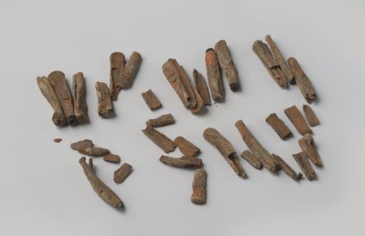 Fragmented knife handles from the wreck of the East Indiaman Hollandia