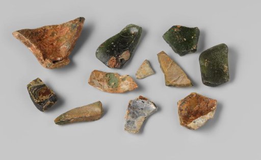 Fragments of wine and cellar bottles from the wreck of the East Indiaman Hollandia