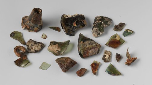 Fragments of wine bottles from the wreck of the East Indiaman Hollandia