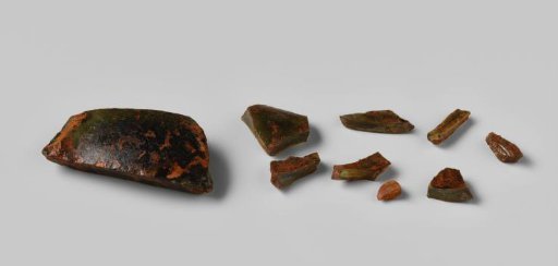 Fragments of wine bottles from the wreck of the East Indiaman Hollandia