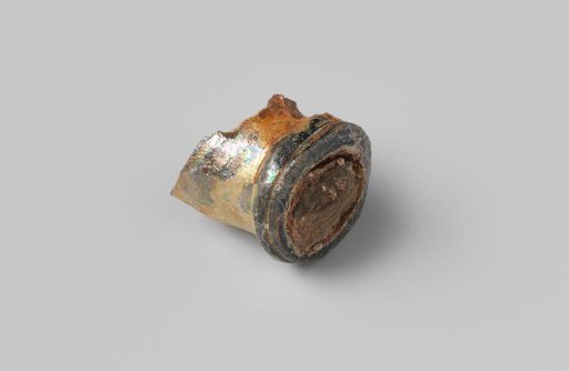 Mouth with cork of a wine bottle from the wreck of the East Indiaman Hollandia