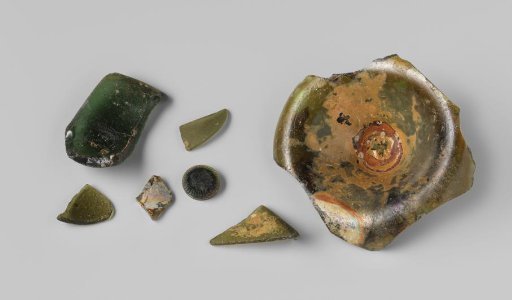 Fragments of bottles from the wreck of the East Indiaman Hollandia
