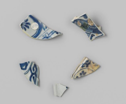 Fragments of Plates from the VOC Ship 'Witte Leeuw'