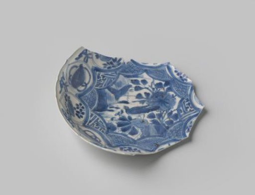 Fragment of a plate from the VOC ship 'Witte Leeuw'