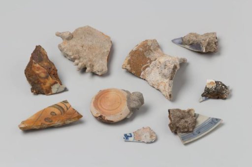 Shards from the VOC ship 'Witte Leeuw'