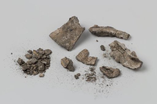 Fragments of metal from the VOC ship 'Witte Leeuw'