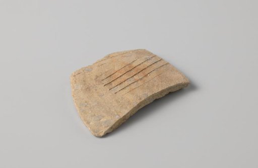 Sherd of stoneware with horizontal scratches from the VOC ship 'Witte Leeuw'