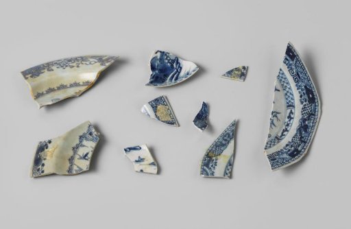 Nine porcelain fragments, found on the VOC ship Witte Leeuw, possibly from the Zeelelie