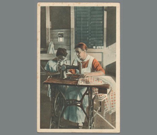 Surinamese children - Sewing lesson
