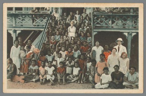 Group portrait of the minors staying at the orphanage "Saron" in Paramaribo