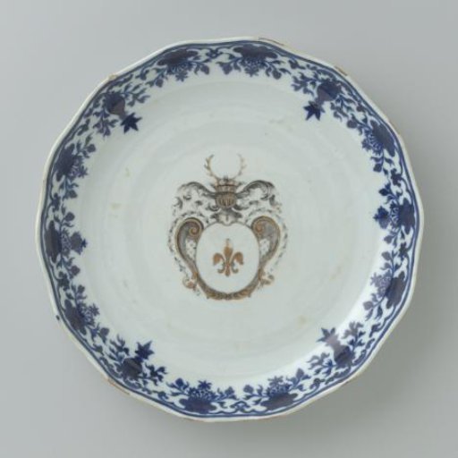 Deep plate with the coat of arms of the Swellengrebel family