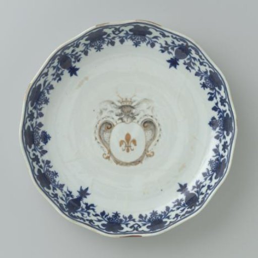 Deep plate with the coat of arms of the Swellengrebel family