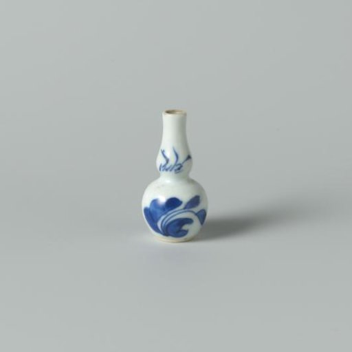Small bottle/vase of Chinese porcelain