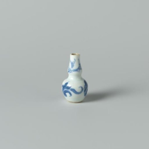 Small bottle/vase of Chinese porcelain