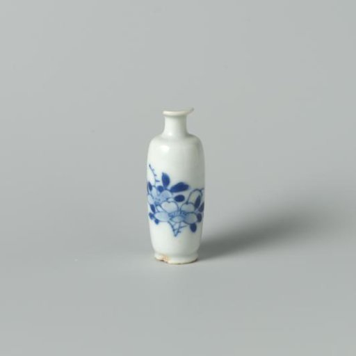 Small bottle/vase of Chinese porcelain