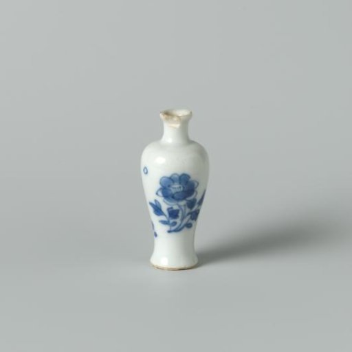Small bottle/vase of Chinese porcelain