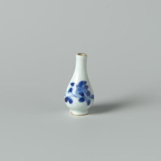 Small bottle/vase of Chinese porcelain