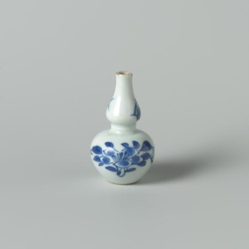 Small bottle/vase of Chinese porcelain