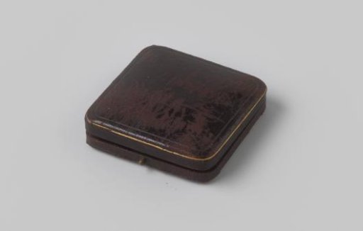 Case belonging to a bronze medal