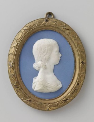 Medallion with portrait of Frederica Louise Wilhelmina of Orange-Nassau