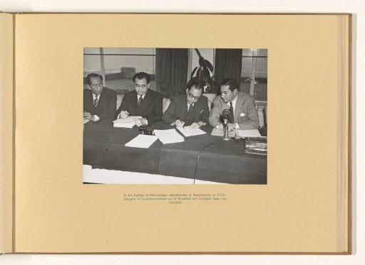 In the Kurhaus in Scheveningen, the Republican and B.F.O. delegations signed the draft constitution of the Republic of the United States of Indonesia