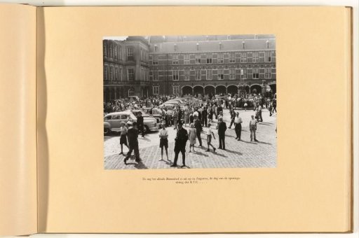 This is how the ancient Binnenhof looked on August 23, the day of the opening session of the R.T.C. ...