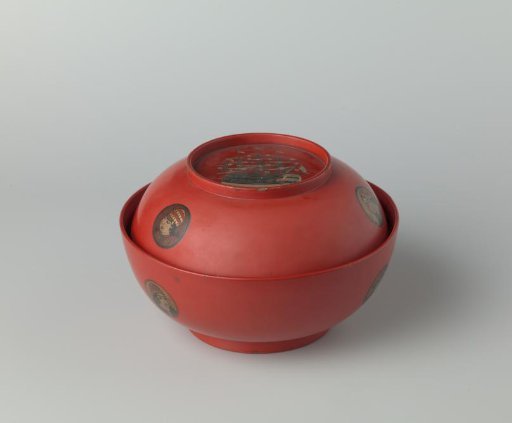 Red lacquered wooden bowl with lid