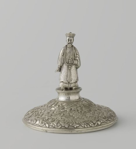 Lid crowned with a Chinese mandarin
