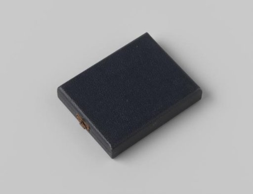 Box belonging to a plaque