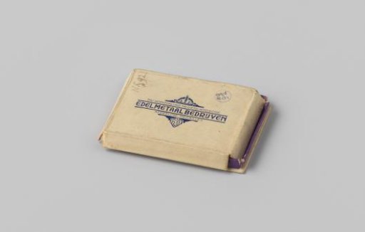 Box belonging to a plaque