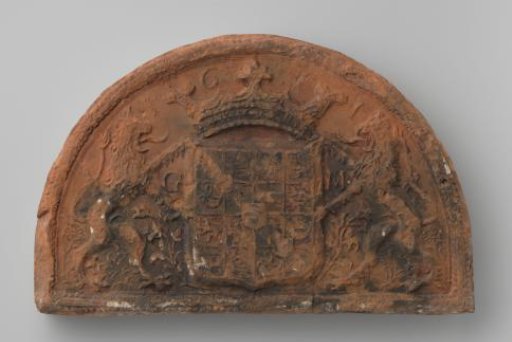 Fireplace mantel with the coat of arms of Prince Maurice of Orange-Nassau