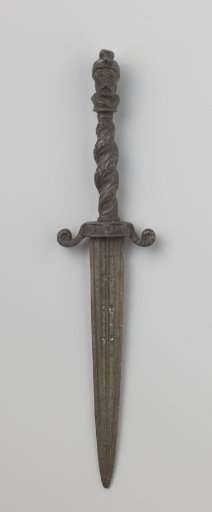 Hunting dagger with a man's head