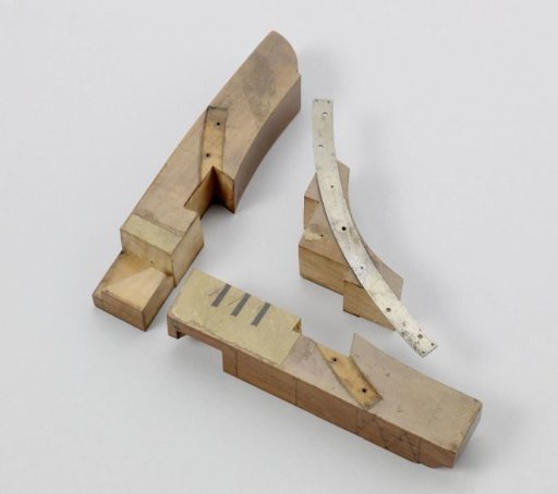 Model of a Hanging Knee