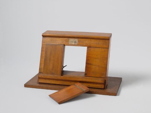 Model of a Gun Port of a Floating Battery