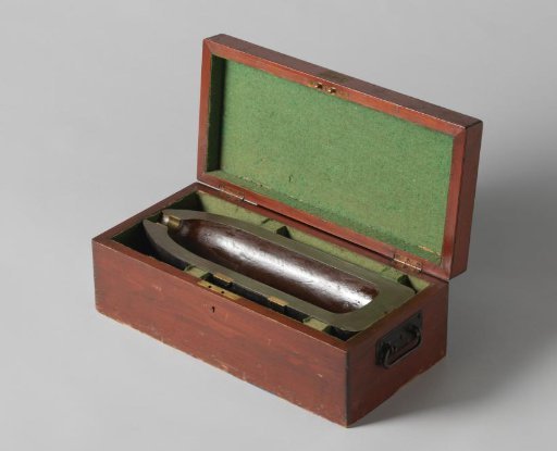 18-cm Shell in Wooden Box