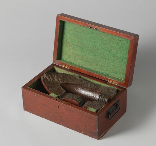 18-cm Palliser Shell in a Wooden Box