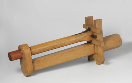 Model of a Topmast with a Pawl