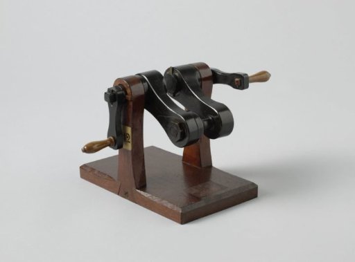 Model of a Disengaging Gear for Paddle Wheels
