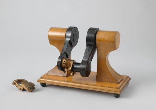 Model of a Disengaging Gear for Paddle Wheels
