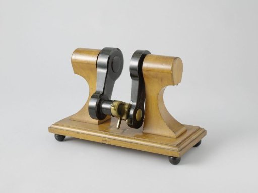 Model of a Disengaging Gear for Paddle Wheels
